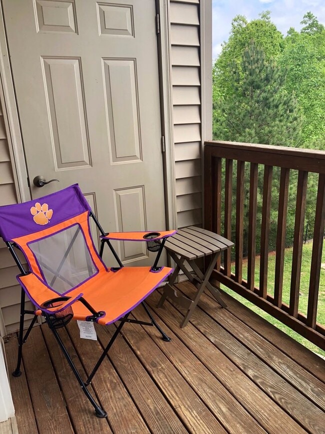 Building Photo - Roommate Matching Available in Harts Cove!