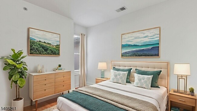 Building Photo - 112 N Broadway