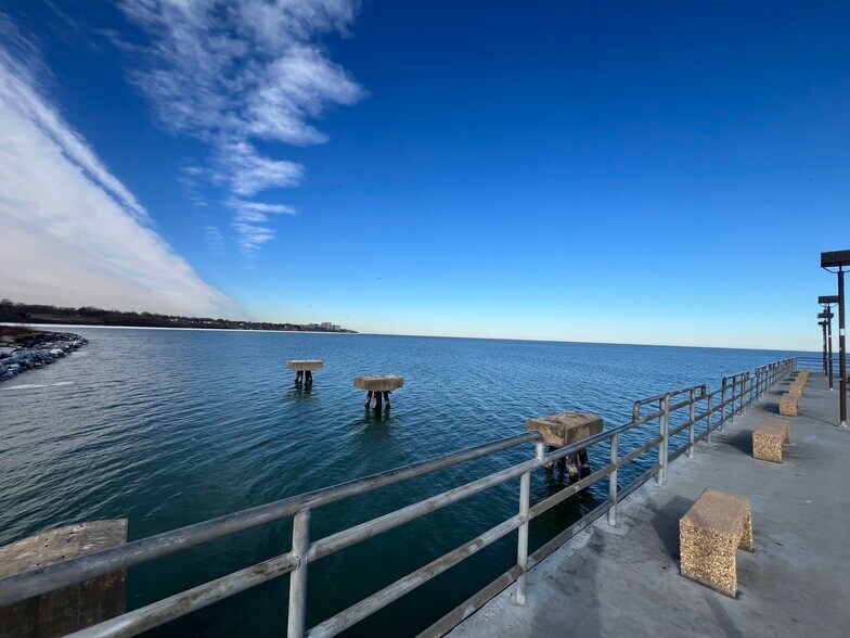 Building Photo - 1316 W 91st St