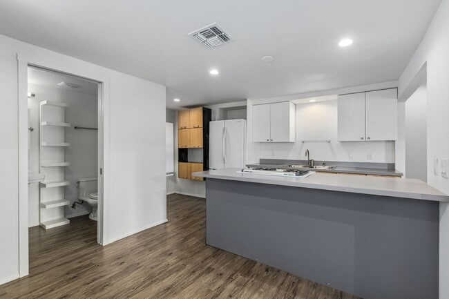 Building Photo - Garfield District 2 Bedroom Townhome | Patio & In-Unit Laundry | Free Rent