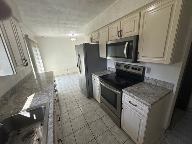 Building Photo - 1704 Twinbrook Dr