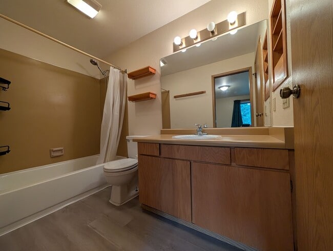 Building Photo - 3Bd/1.5Ba Dgl Townhome, Long Term Rental, 2 Car Garage, Unfurnished