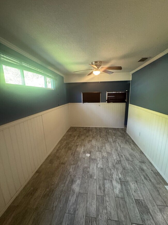 Building Photo - 3 Bedroom 1 Bath Home with Fully Fenced Backyard for Rent in SE Palm Bay