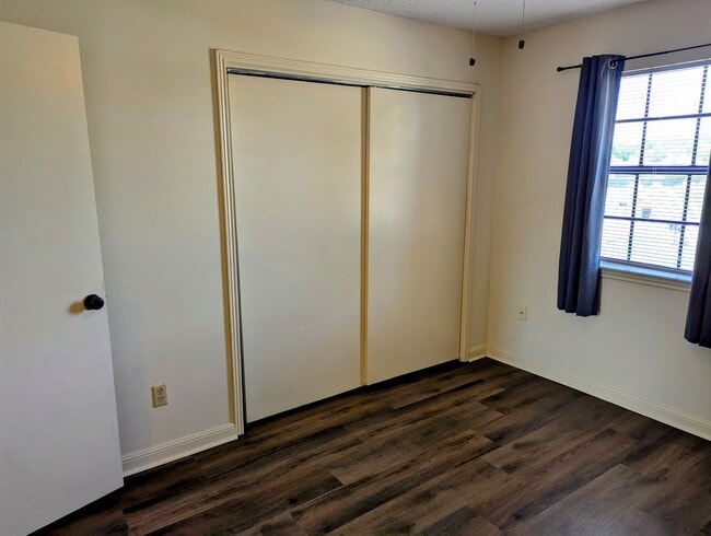 Building Photo - Updated Townhouse for rent in Lafayette!
