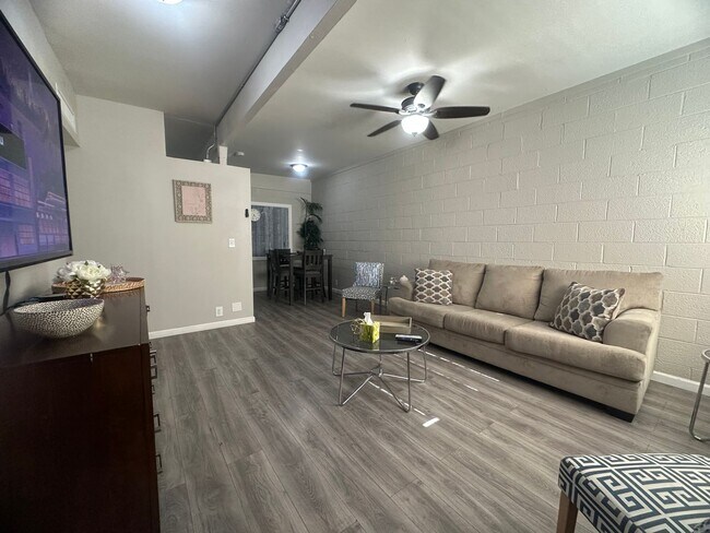 Building Photo - 3 Bedroom Townhouse