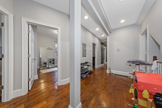 Building Photo - 14 Sewall St