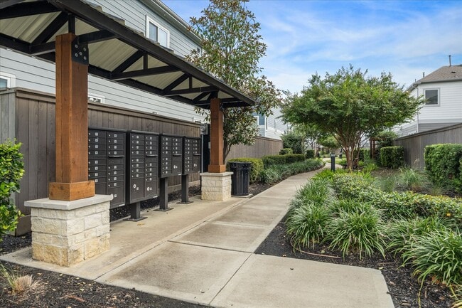 Building Photo - 1504 Callaking Pl