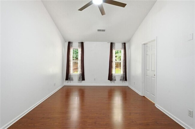 Building Photo - 575 Chandon Way