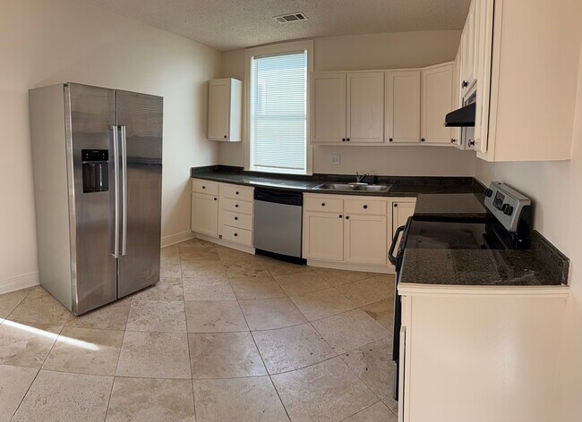 Building Photo - 2118 7th St