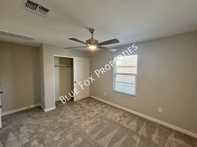 Building Photo - 1048 E Descent St