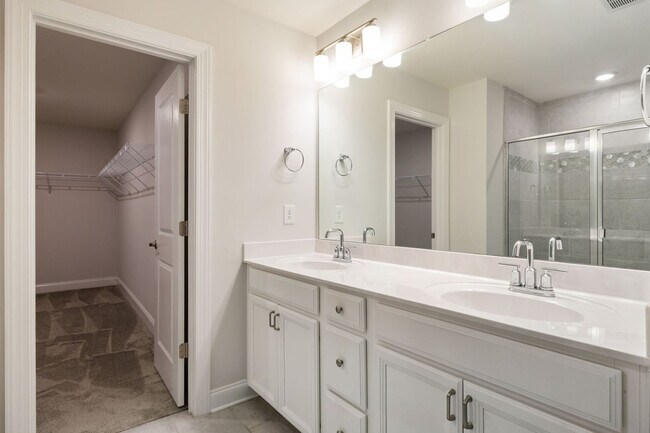 Building Photo - Clover Glen Rental
