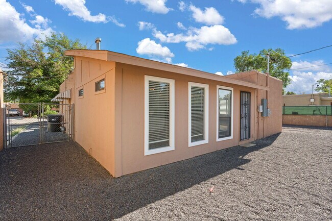 Building Photo - 136 Velarde Rd NW