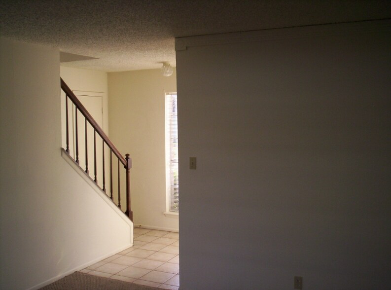 Building Photo - 5 Dallas Ct