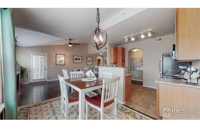 Building Photo - 2 Bed 2 Bath With Mountain views