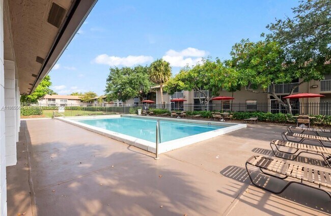 Building Photo - 8750 Royal Palm Blvd