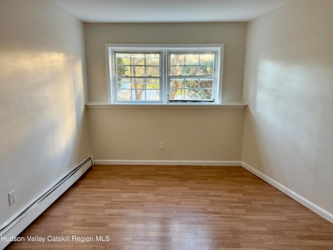 Building Photo - 16 Huguenot St