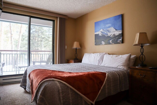 Building Photo - 455 Village Rd