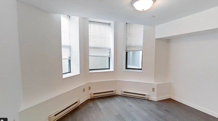 Building Photo - 109 Queensberry St