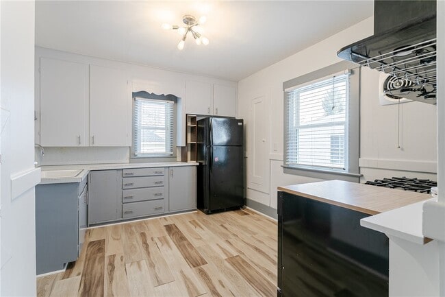 Building Photo - 176 Merwin Ave