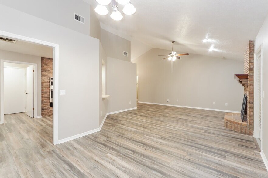 Building Photo - 10314 Ashley Oaks Dr