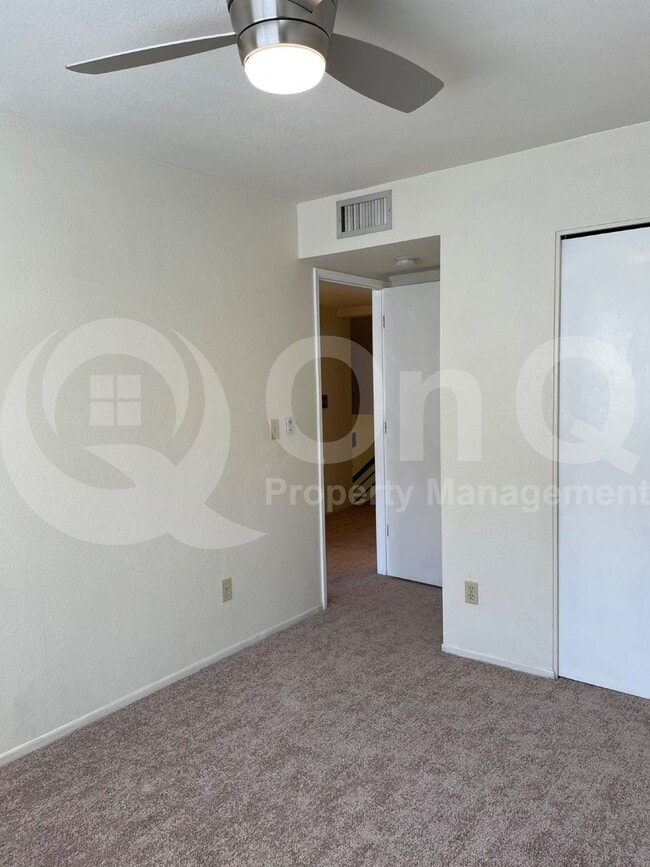 Building Photo - 3117 E Oasis De Palmeras