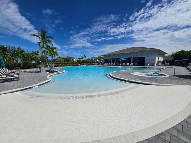 Building Photo - 2705 SE 15th St