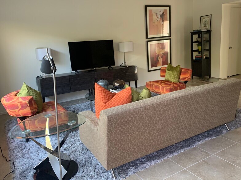 Building Photo - 1486 E Palm Tree Dr