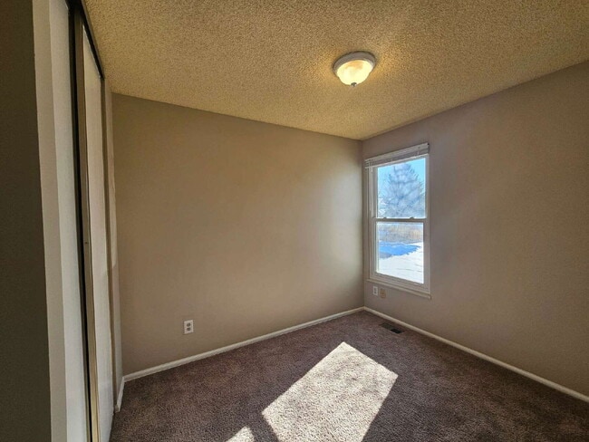 Building Photo - 150 N Carlton St