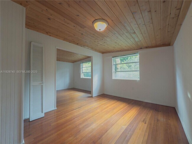 Building Photo - 730 SW 80th St