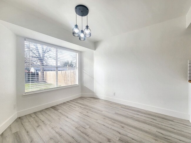 Building Photo - Beautiful 3 BR / 2 BA Home for Rent in Rou...