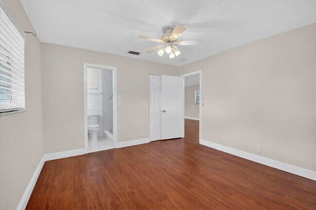 Building Photo - 801 Meadowlark Ln