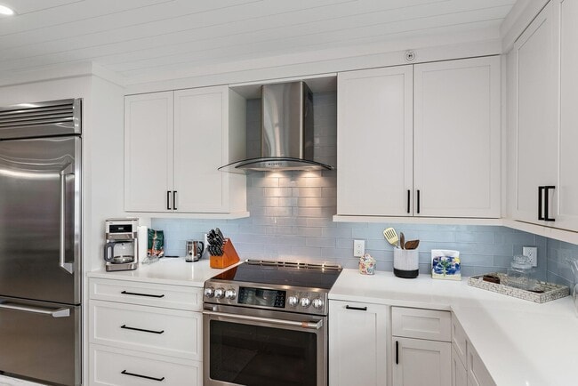 Building Photo - 19800 Sandpointe Bay Dr