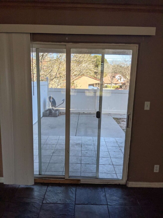 Building Photo - 3-Bed Townhouse in Saint George with Spacious 1400 Sq Ft Layout "