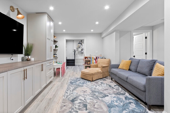 Building Photo - 3438 N Paulina St