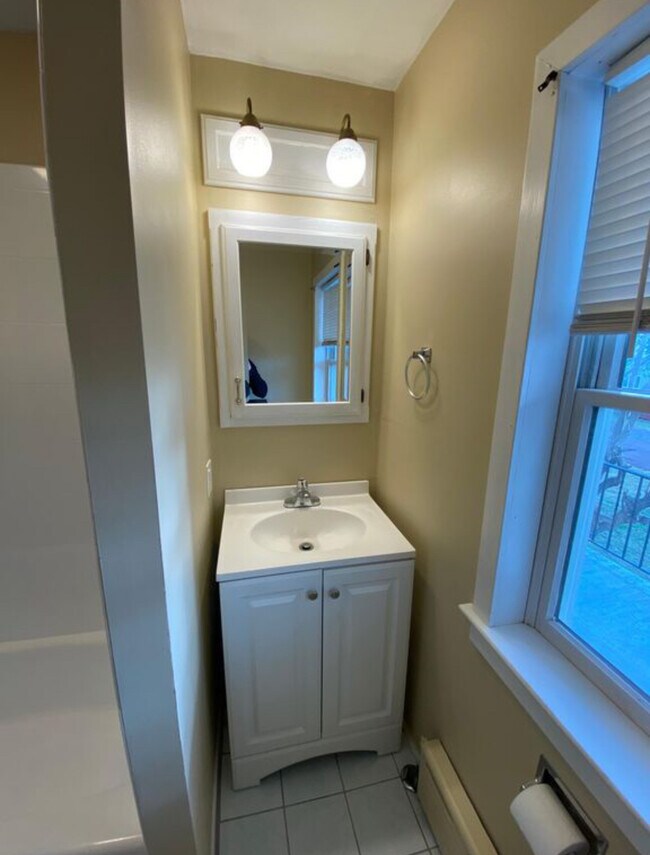 Building Photo - 218 Noble St