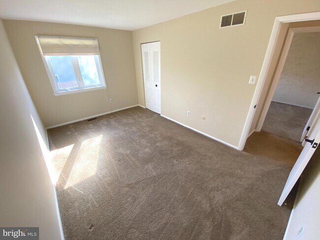 Building Photo - 502 Portsmouth Ct