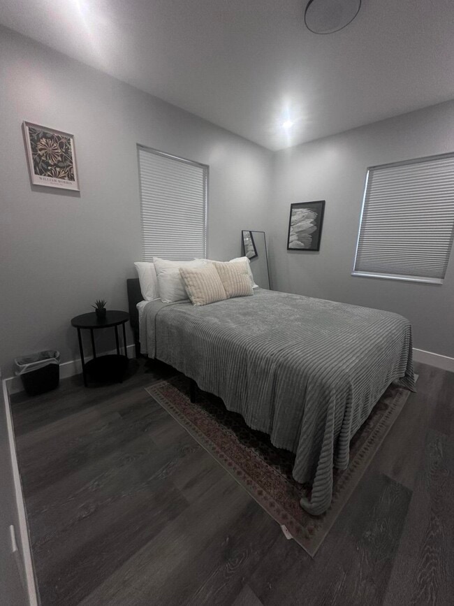 Building Photo - 1016 State St