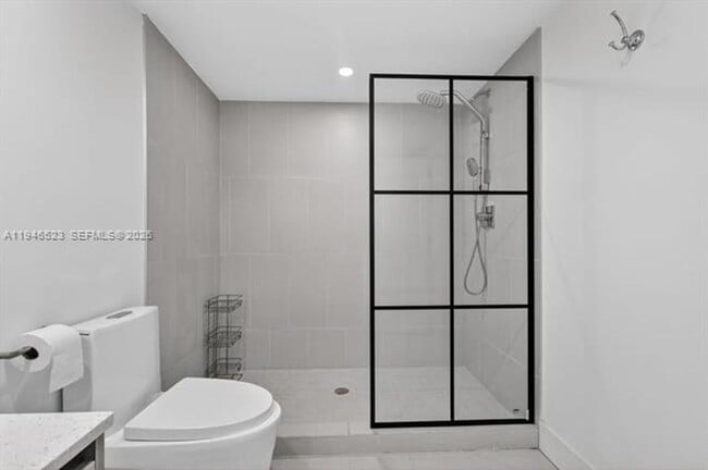 Building Photo - 13800 Highland Dr