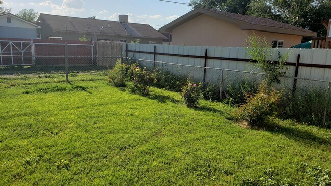 Building Photo - 1604 S Holland Dr