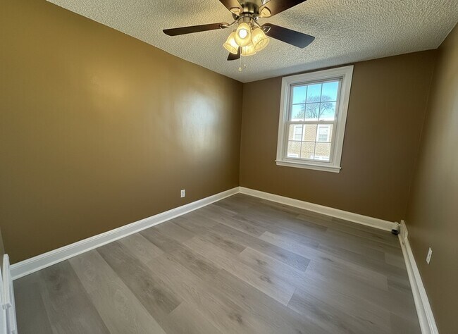 Building Photo - 119 W Madison Ave