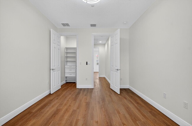 Building Photo - 2502 N Dixie Hwy