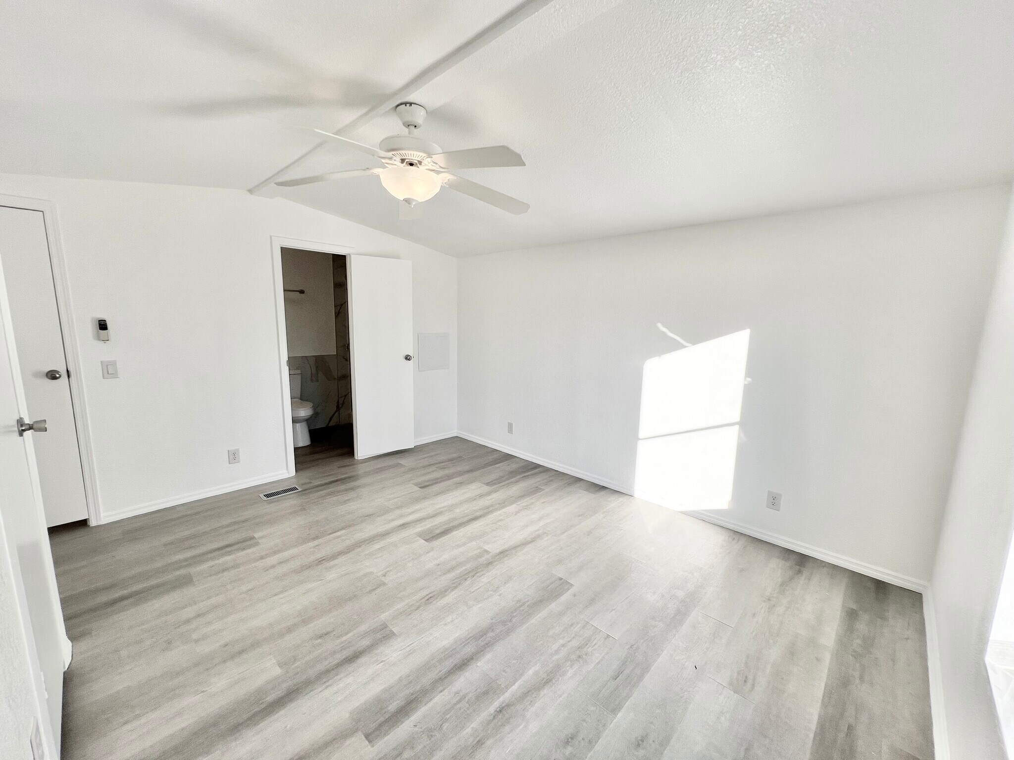 Building Photo - 14051 SE 63rd Ter