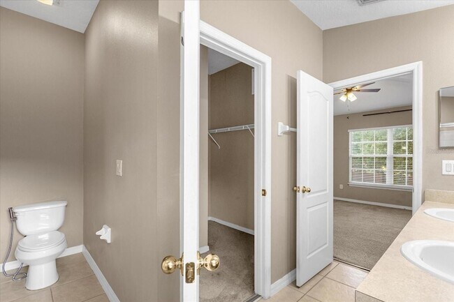 Building Photo - 2811 Pine Oak Trail