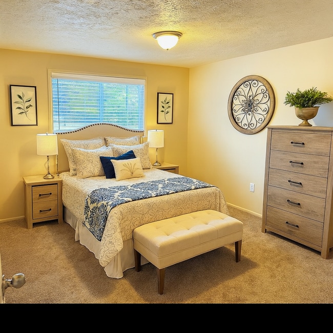 Building Photo - 906 Summit Dr