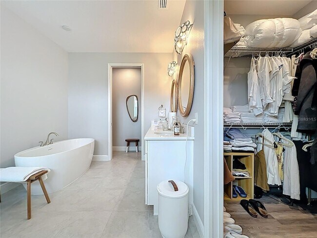 Building Photo - 10224 South Bay Lake Rd