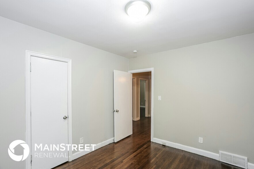 Building Photo - 2219 Kern St