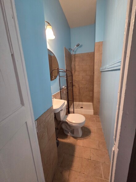 Building Photo - 2213 Baronne St
