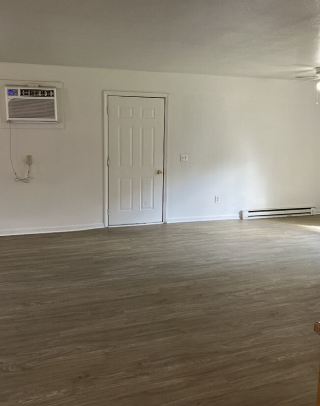 Building Photo - 3 Bedroom Home for rent in Newton, IA