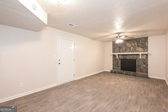 Building Photo - 174 Slicky Rock Ct
