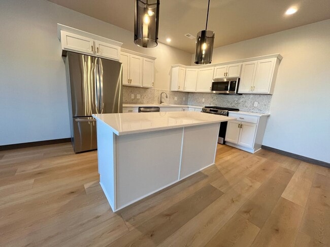 Building Photo - Newly Constructed 3 Bed/2.5 Bath Townhome in Aspen Ridge!